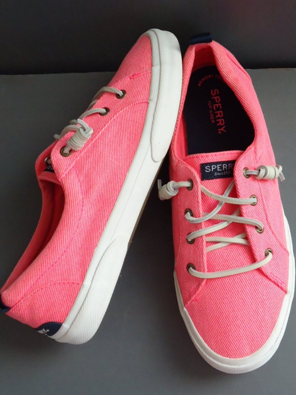 SIZE 9.5. Sperry top sider canvas sneakers.